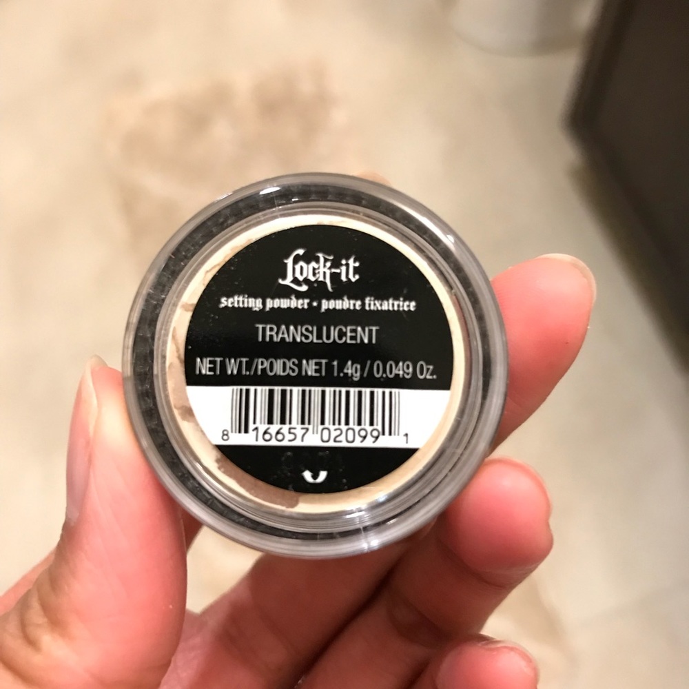 Kat Von D Translucent Powder - Picture 2 of 3
